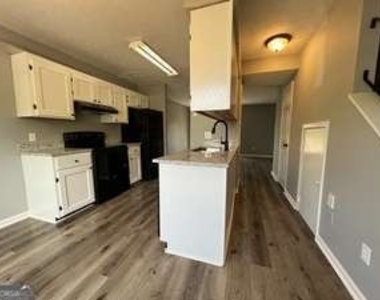 291 W Johnson Street - Photo Thumbnail 6