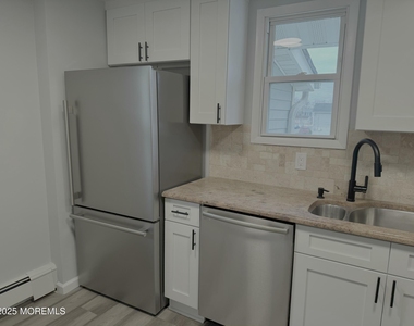 22 Bay Avenue - Photo Thumbnail 1