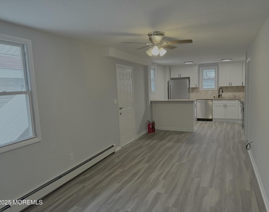 22 Bay Avenue - Photo Thumbnail 5