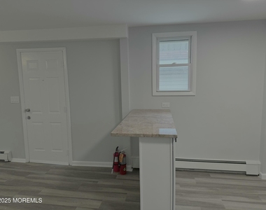 22 Bay Avenue - Photo Thumbnail 4