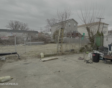 22 Bay Avenue - Photo Thumbnail 14