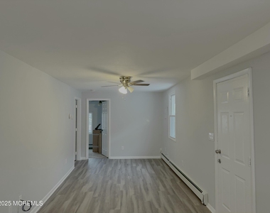 22 Bay Avenue - Photo Thumbnail 13