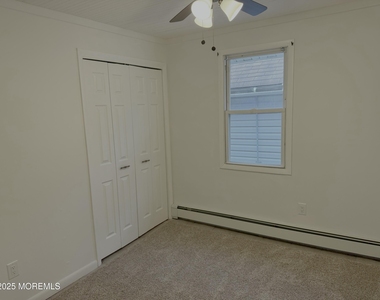 22 Bay Avenue - Photo Thumbnail 12