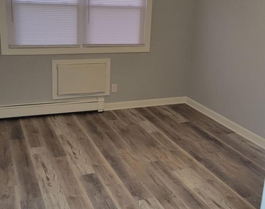 22 Bay Avenue - Photo Thumbnail 7