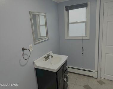 22 Bay Avenue - Photo Thumbnail 9