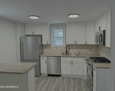 22 Bay Avenue - Photo Thumbnail 3