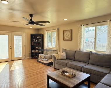 132 Tiller Avenue - Photo Thumbnail 11