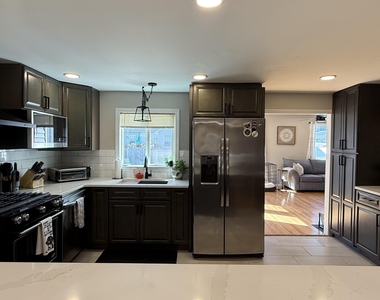 132 Tiller Avenue - Photo Thumbnail 7