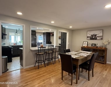 132 Tiller Avenue - Photo Thumbnail 3