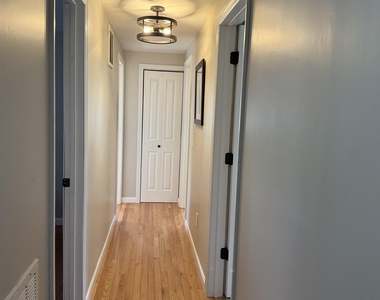 132 Tiller Avenue - Photo Thumbnail 14