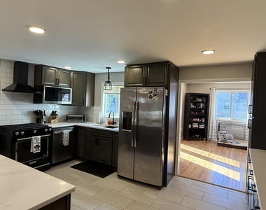 132 Tiller Avenue - Photo Thumbnail 5