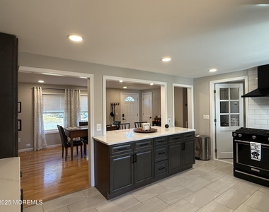 132 Tiller Avenue - Photo Thumbnail 8