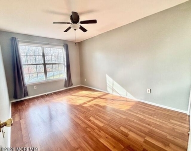 116 Wellington Court - Photo Thumbnail 15