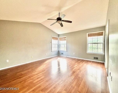 116 Wellington Court - Photo Thumbnail 12