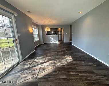 116 Wellington Court - Photo Thumbnail 11