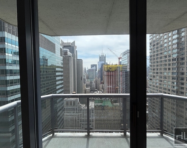West 48th Street - Photo Thumbnail 2