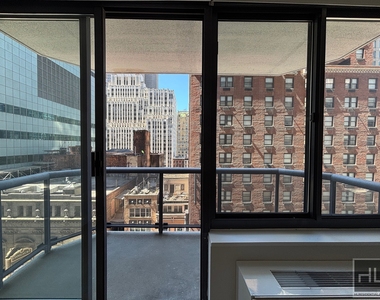 West 48th Street - Photo Thumbnail 3