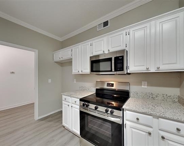 8101 Pacific Street - Photo Thumbnail 3