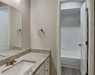 6213 Lennox Lane - Photo Thumbnail 15
