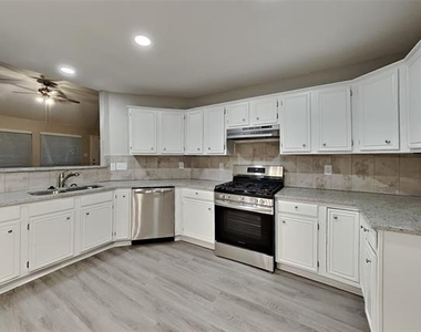 6213 Lennox Lane - Photo Thumbnail 4
