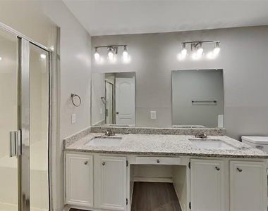 6213 Lennox Lane - Photo Thumbnail 9