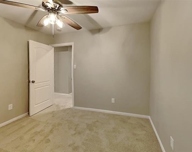 6213 Lennox Lane - Photo Thumbnail 13