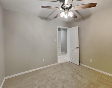 6213 Lennox Lane - Photo Thumbnail 11