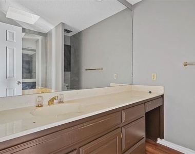 804 Custer Street - Photo Thumbnail 20