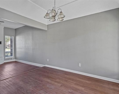 804 Custer Street - Photo Thumbnail 4