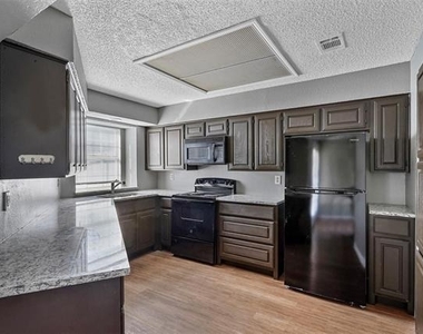 804 Custer Street - Photo Thumbnail 7