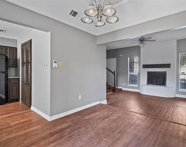 804 Custer Street - Photo Thumbnail 6