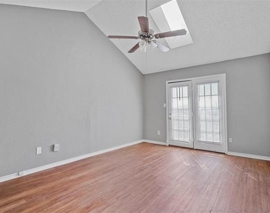 804 Custer Street - Photo Thumbnail 14