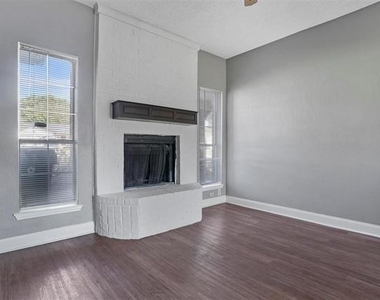 804 Custer Street - Photo Thumbnail 3