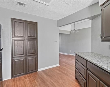 804 Custer Street - Photo Thumbnail 10