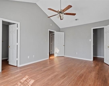 804 Custer Street - Photo Thumbnail 15