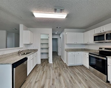 7900 Canoe Ridge Lane - Photo Thumbnail 4