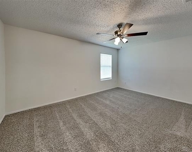 7900 Canoe Ridge Lane - Photo Thumbnail 9