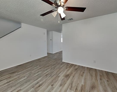 7900 Canoe Ridge Lane - Photo Thumbnail 2