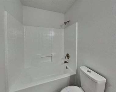 7900 Canoe Ridge Lane - Photo Thumbnail 15