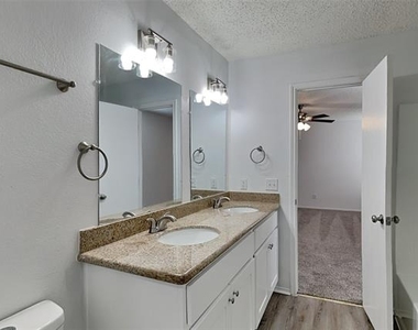 7900 Canoe Ridge Lane - Photo Thumbnail 8