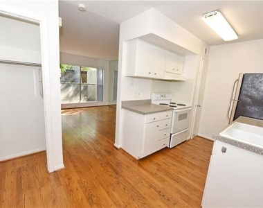 4431 Travis Street - Photo Thumbnail 3