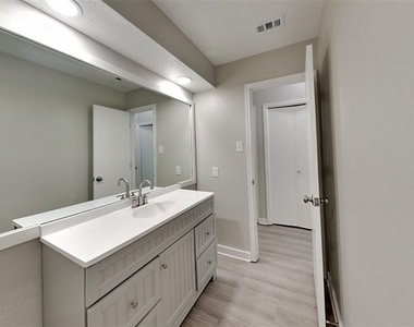 247 Stallion Drive - Photo Thumbnail 13