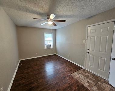 6363 Hollis Avenue - Photo Thumbnail 4