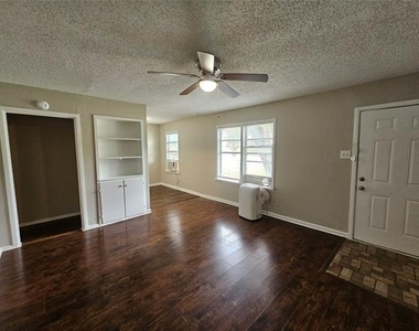 6363 Hollis Avenue - Photo Thumbnail 7