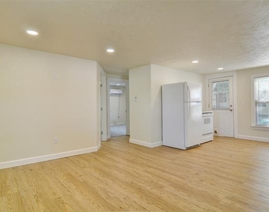 300 Meadow Park Drive - Photo Thumbnail 6