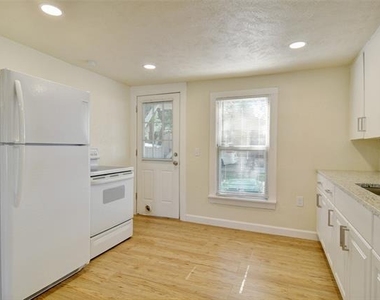 300 Meadow Park Drive - Photo Thumbnail 12