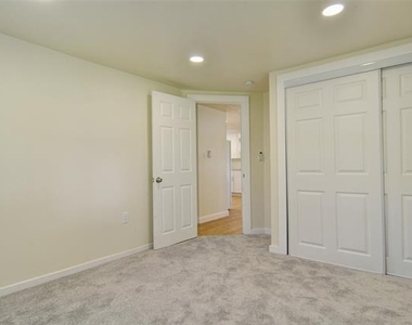 300 Meadow Park Drive - Photo Thumbnail 14