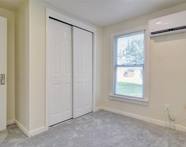 300 Meadow Park Drive - Photo Thumbnail 17