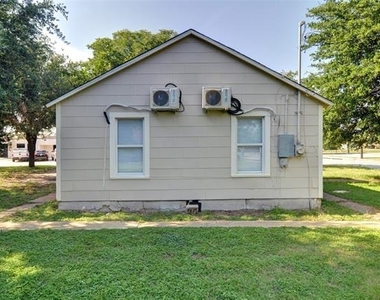 300 Meadow Park Drive - Photo Thumbnail 21