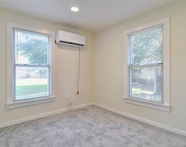 300 Meadow Park Drive - Photo Thumbnail 16